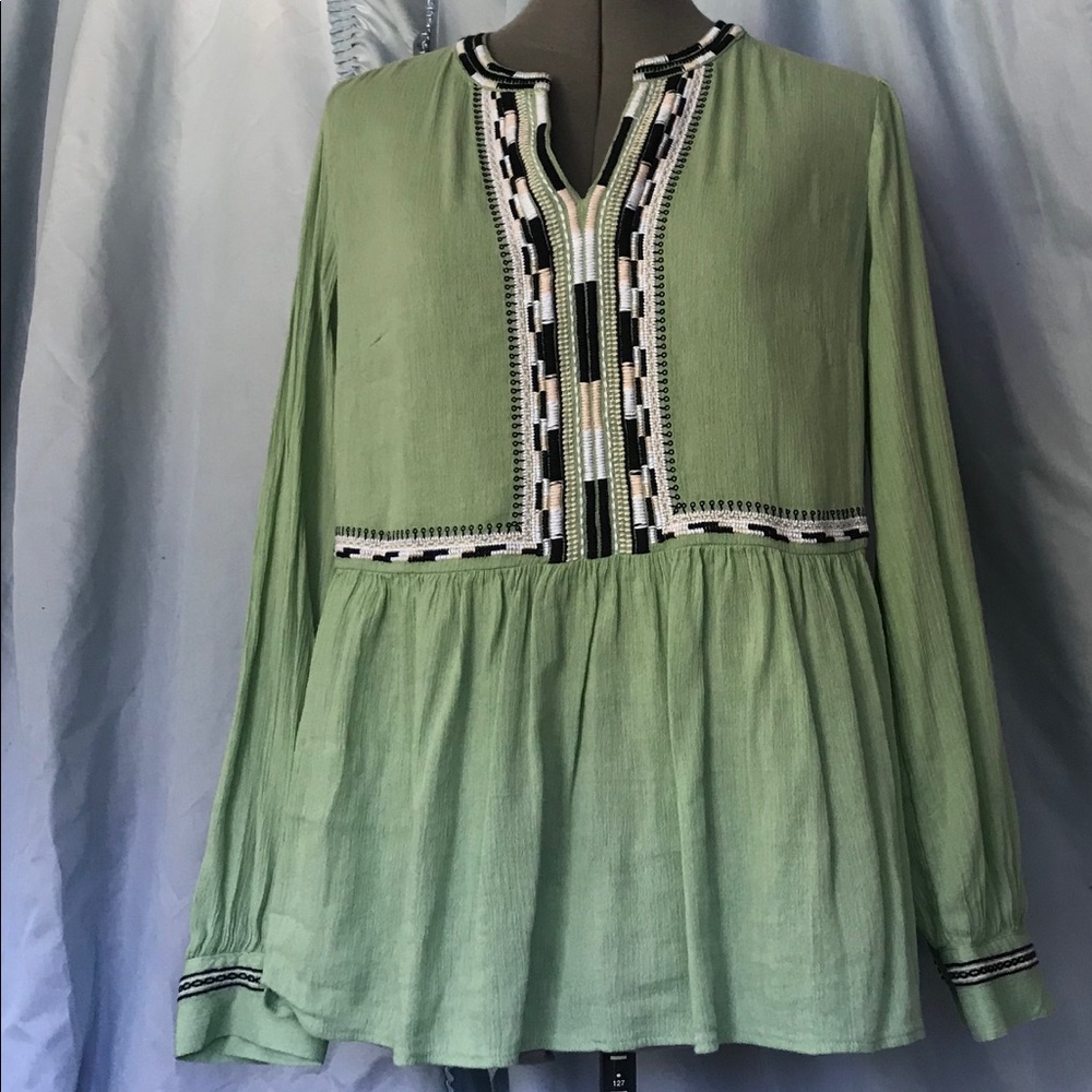 crown & ivy top